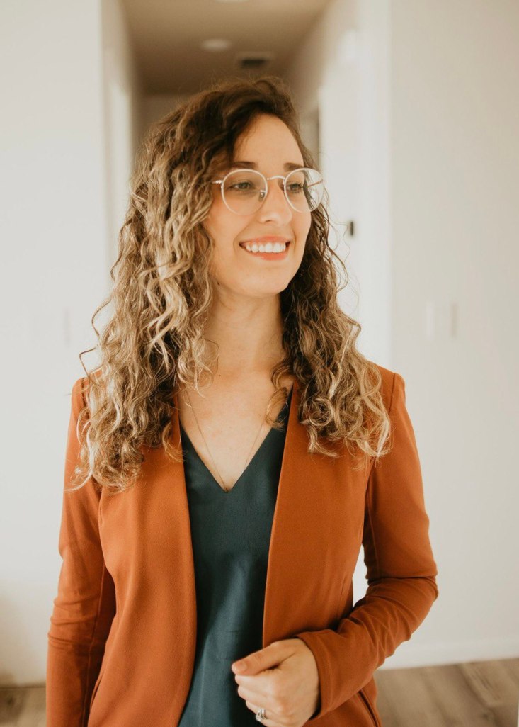 Professora: Hanna C. Lellis