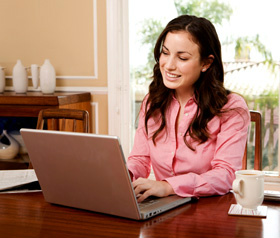 This picture shows the confort of studying online.